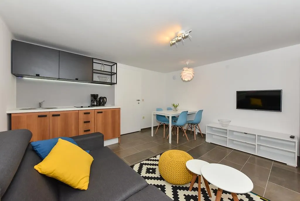 Mediterraneo Garden Apartments Petrčane