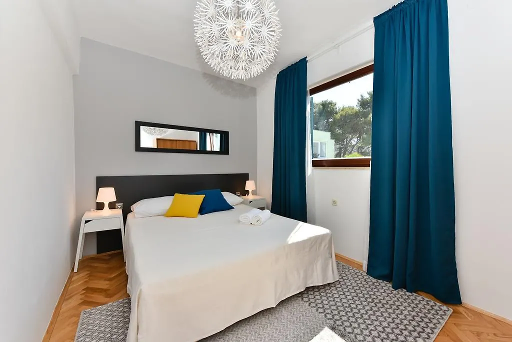 Mediterraneo Garden Apartments Petrčane