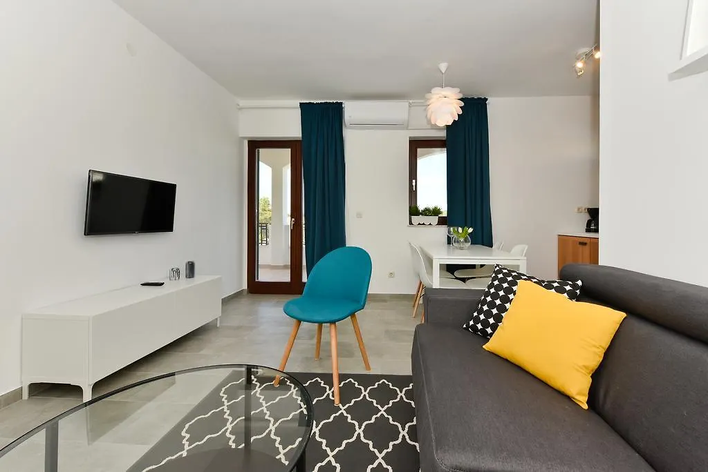 Mediterraneo Garden Apartments Petrcane