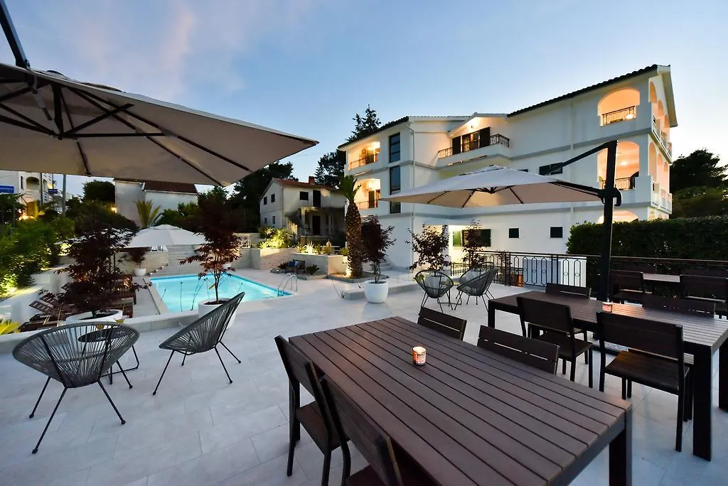 Mediterraneo Garden Apartments Petrcane