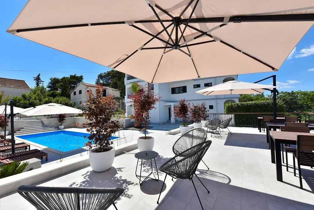 Mediterraneo Garden Apartments Petrcane